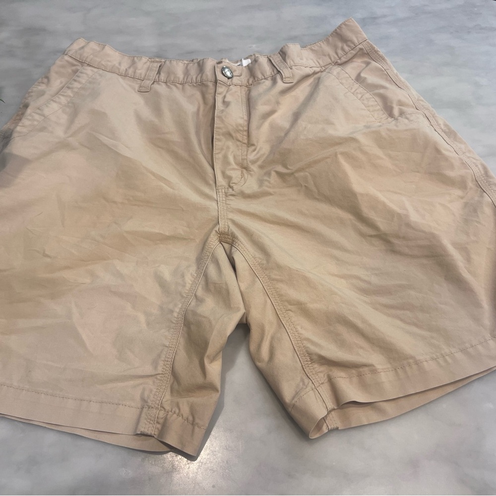 Mountain Khakis Light Tan Flat Front Men’s Shorts size 34 waist relaxed fit